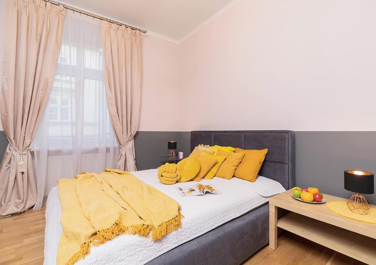 Around Market Square Apartments Krakau Zimmer foto